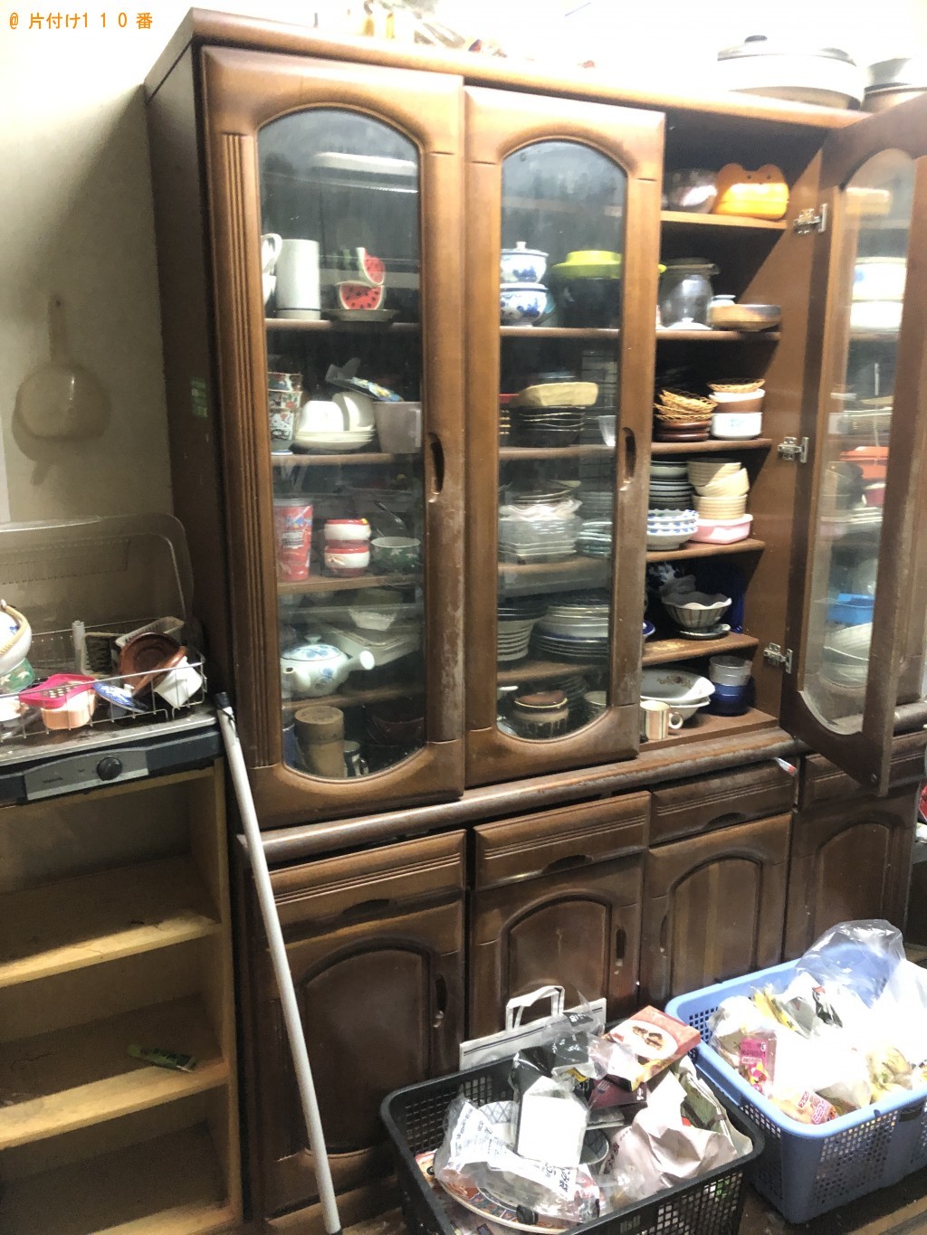 【伊勢原市】遺品整理に伴い冷蔵庫、パソコン、食器棚、ソファー、テレビ台の回収