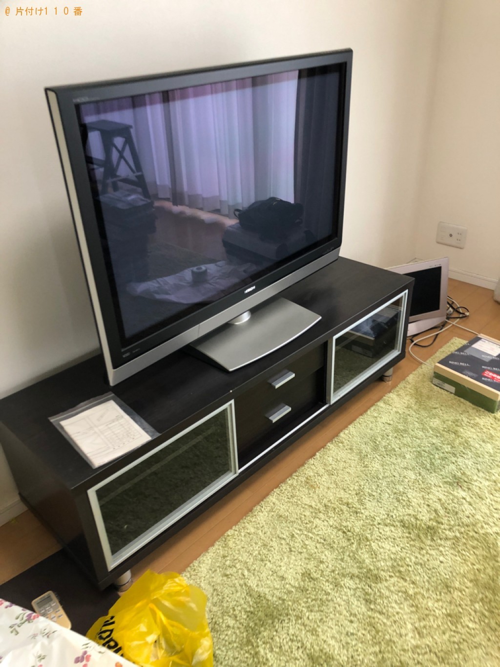 四人用ダイニングテーブル、テレビ、エアコン、テレビ台等の回収